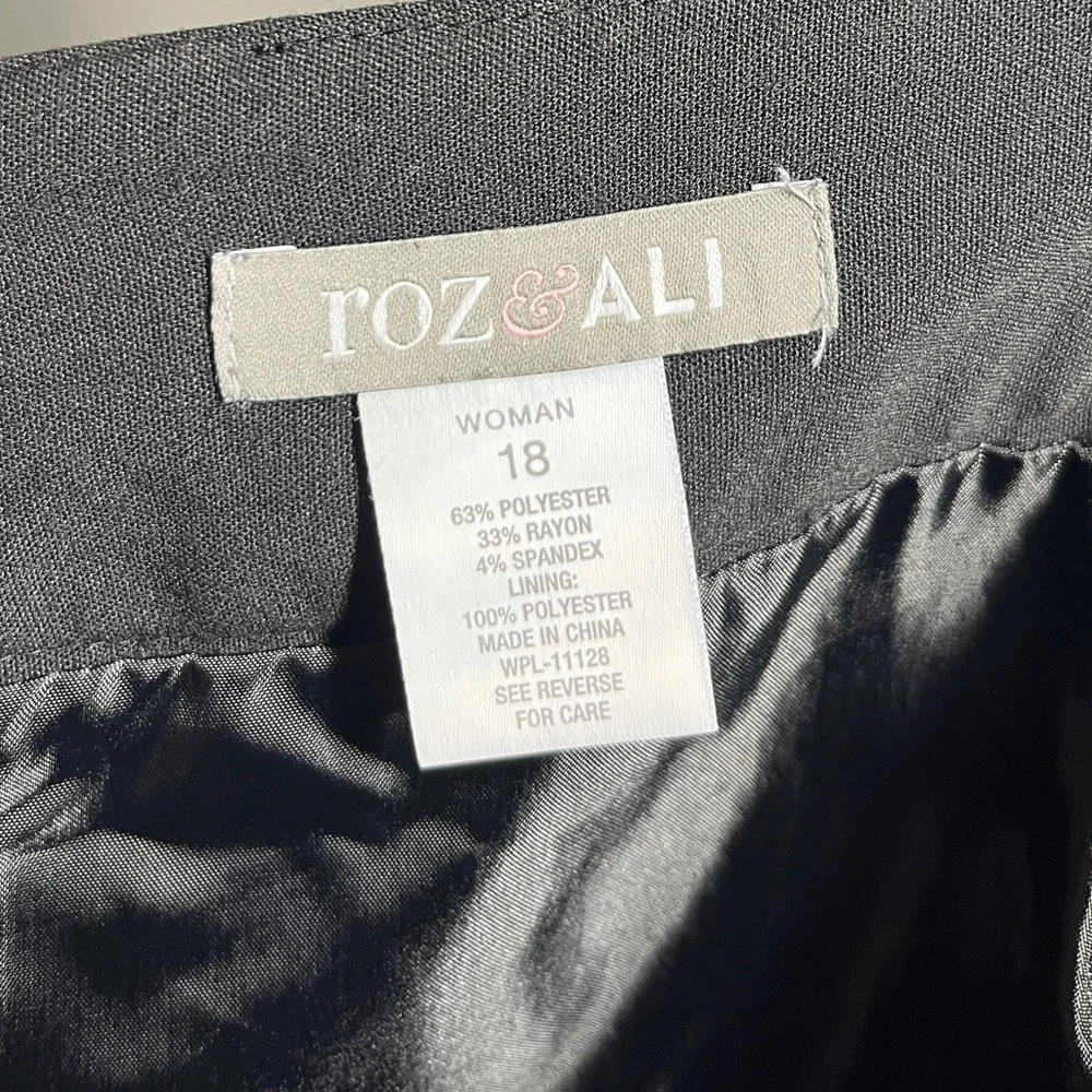 Roz & Ali Black Knee-Length Pencil Skirt - Picture 3 of 3